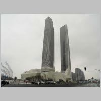 Nanjing International Youth Cultural Centre, China, photo Leiem, Wikipedia.png